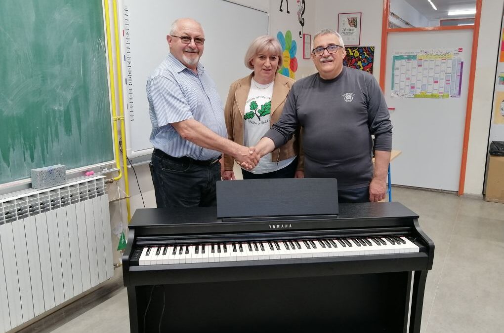 Nova klavinova u našoj školi