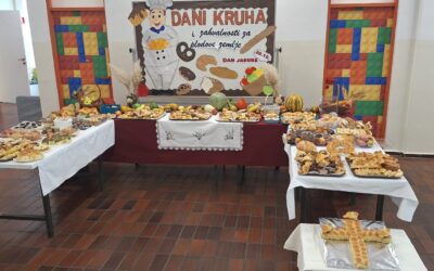 Dan kruha i jabuka