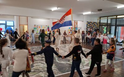 Maškare zavladale školom!